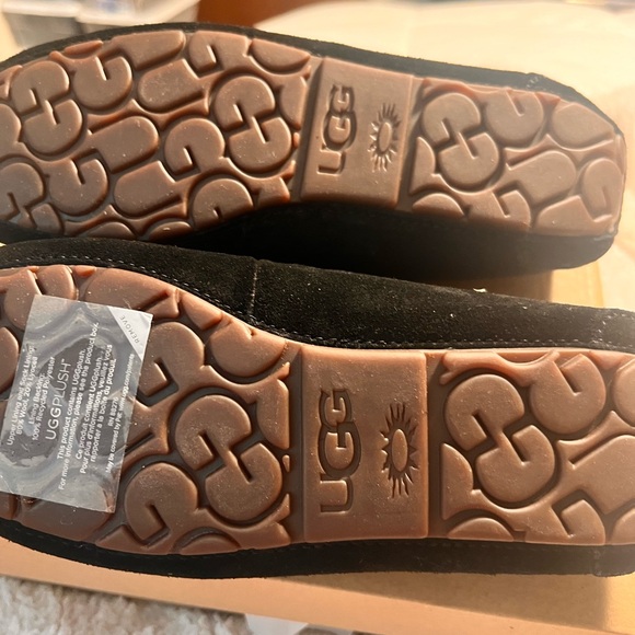 Ugg moccasins  - women’s size 7 - Picture 3 of 3